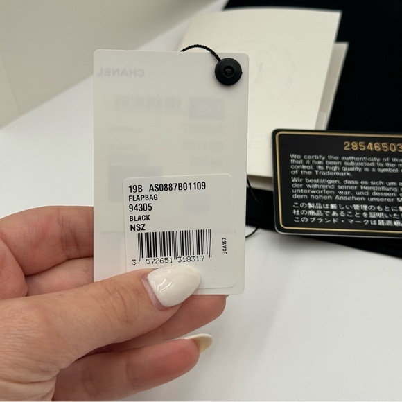 (SOLD) Chanel 19B Veau Grain Black Flap Bag W Gold (Full Set W Receipt & Tags) - Picture 4 of 16